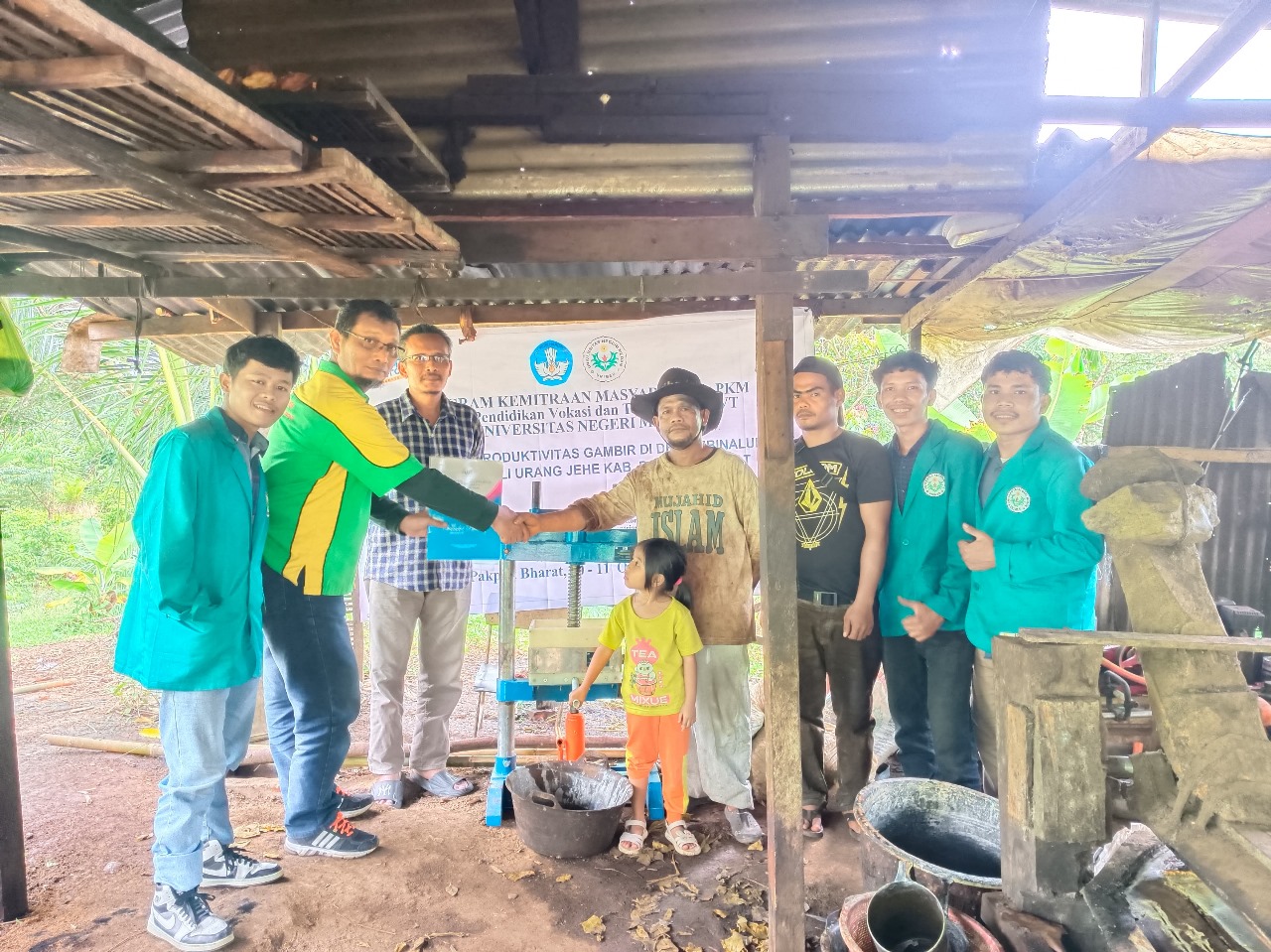 Tim PKM Dosen Unimed Bantu Pengembangan Usaha Gambir