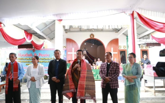 Hadir Di Acara Pesta Parheheon, RHS Diulosi Dan Didoakan Lanjutkan Pembangunan Simalungun