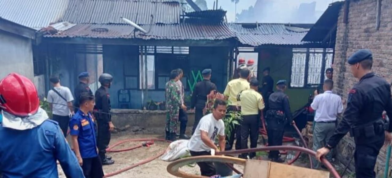 Delapan Rumah Hangus Terbakar Di P. Siantar