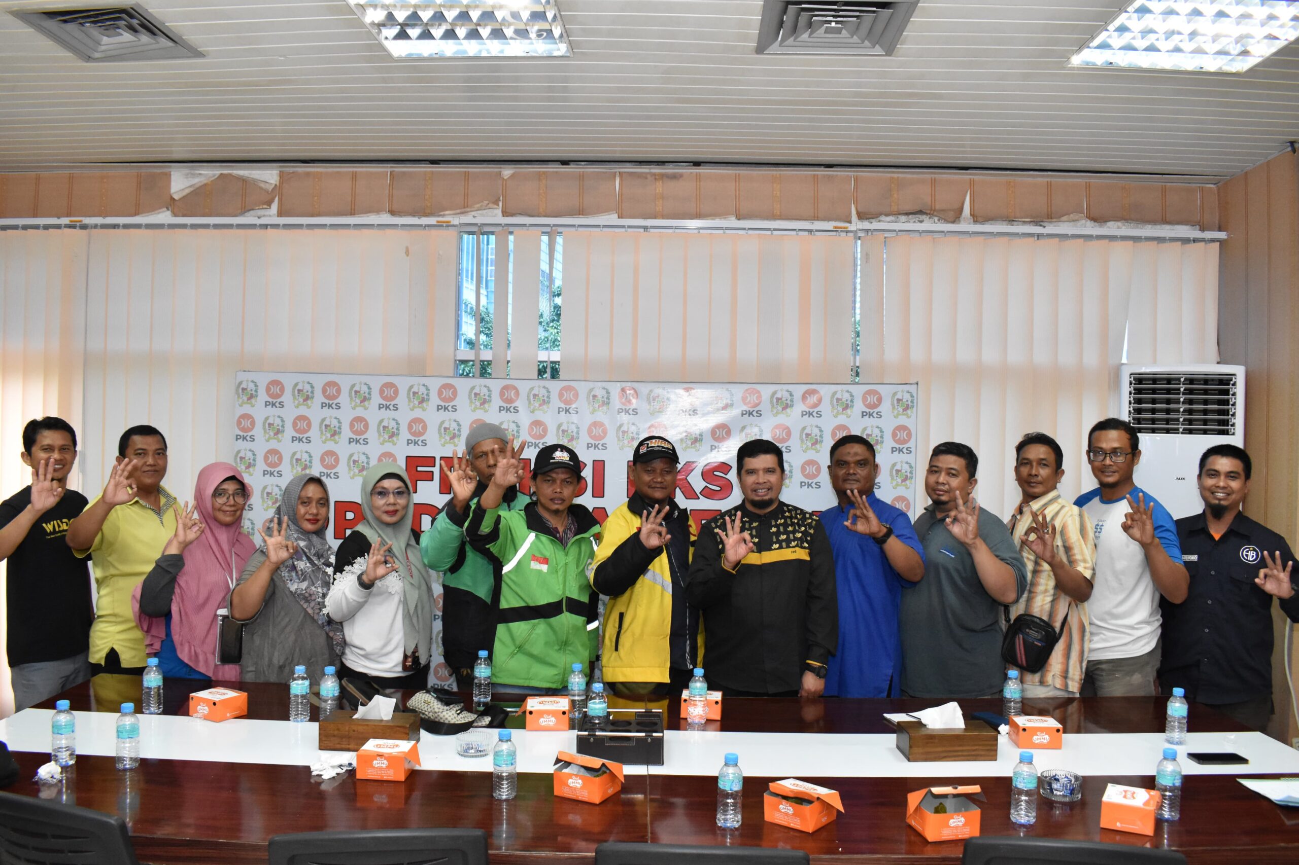 Temui Anggota DPRD Medan Dari PKS, Pengemudi Ojek Online Sampaikan Sejumlah Masukan