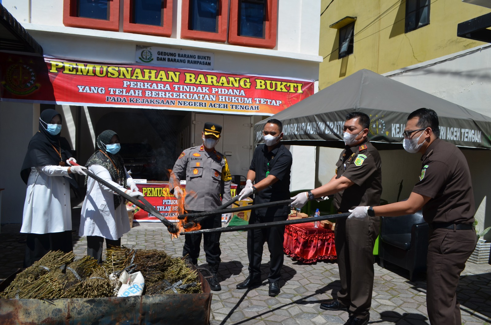 Kejari Aceh Tengah Musnahkan BB Narkotika