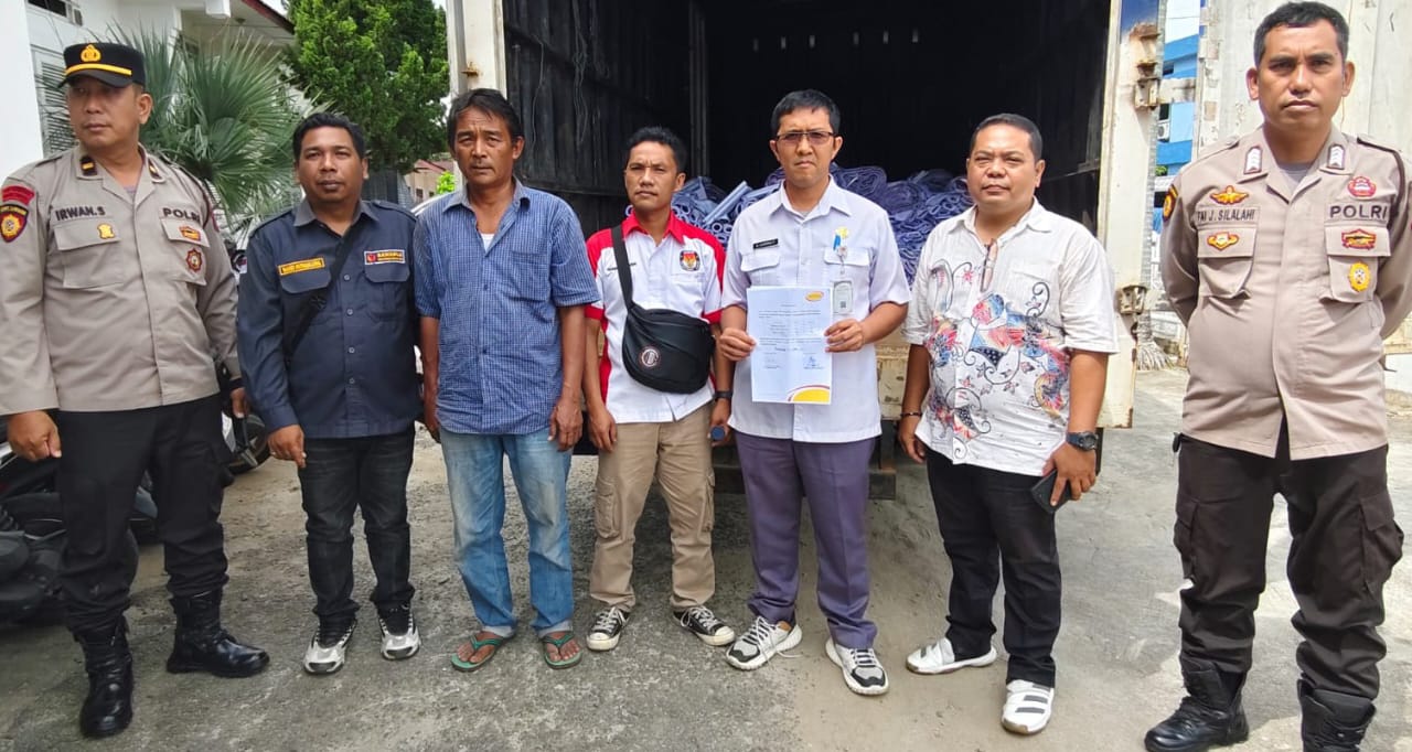 Personel OMP Polres P. Siantar Amankan Logistik Pilkada