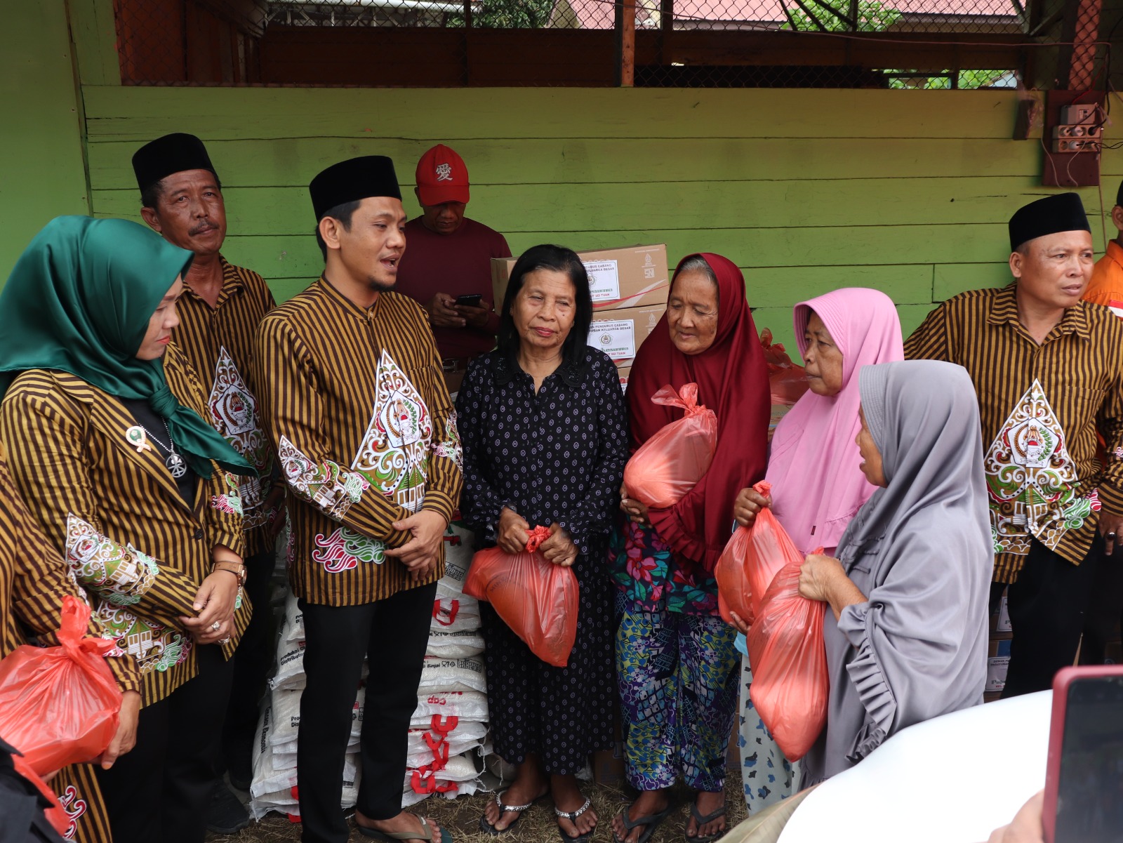 Aksi Peduli Yusuf-Bayu Bantu Korban Kebakaran Di Percutseituan