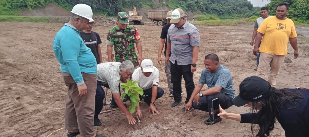 Akademisi USU Bersama Forum DAS Dan PT Alam Jaya Mereklamasi Lahan Bekas Tambang Galian C