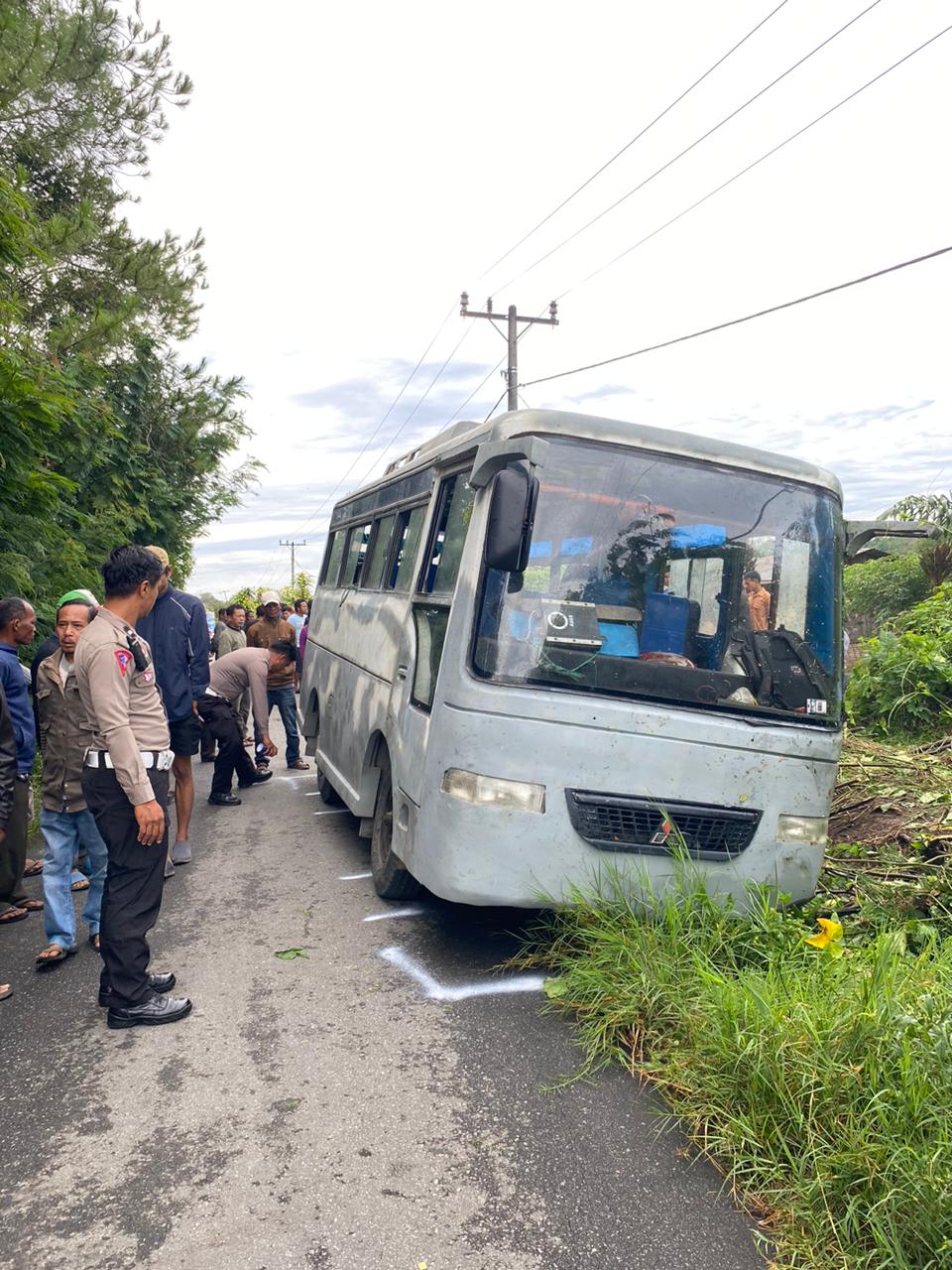Bus Sekolah Terbalik, 1 Pelajar Tewas 3 Luka-luka