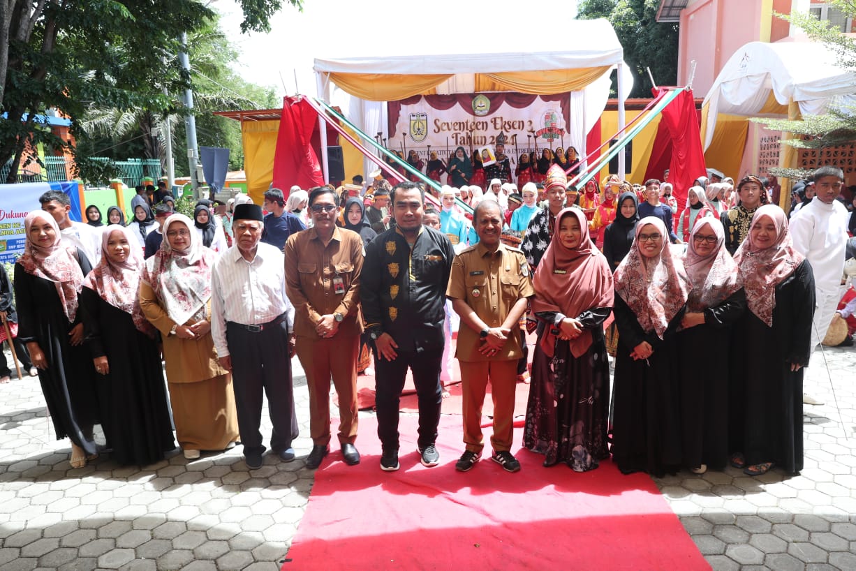 Pj Wali Kota Buka Seventeen Eksen SMP Negeri 17 Banda Aceh