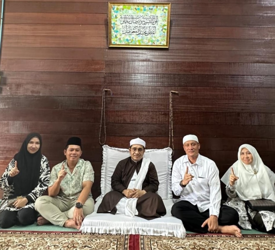 Putra Mahkota -Achmad Fauzan Beserta Keluarga Silaturrahim Ke Tuan Guru Besilam