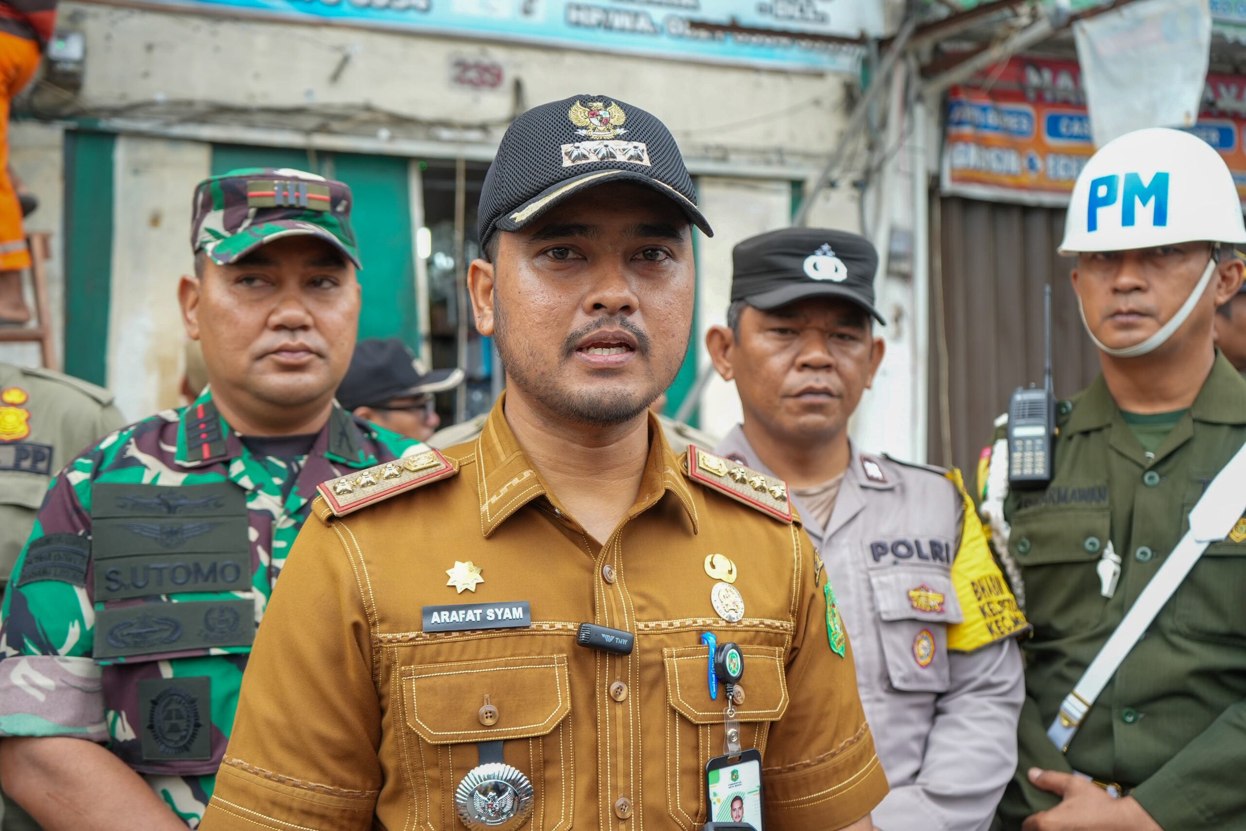 Camat Medan Petisah Pimpin Penertiban PKL Dan Ruko Tempat Usaha Langgar Aturan