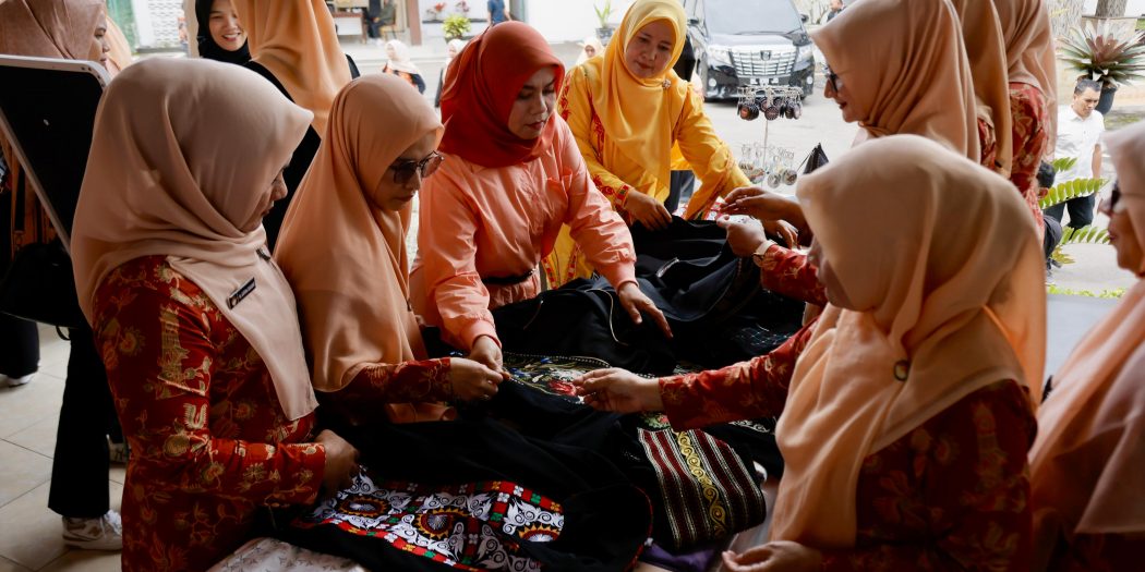 Safriati Boyong Pengurus DWP Adwil Kemendagri Ke Aceh Tengah, Borong Ragam Produk Lokal