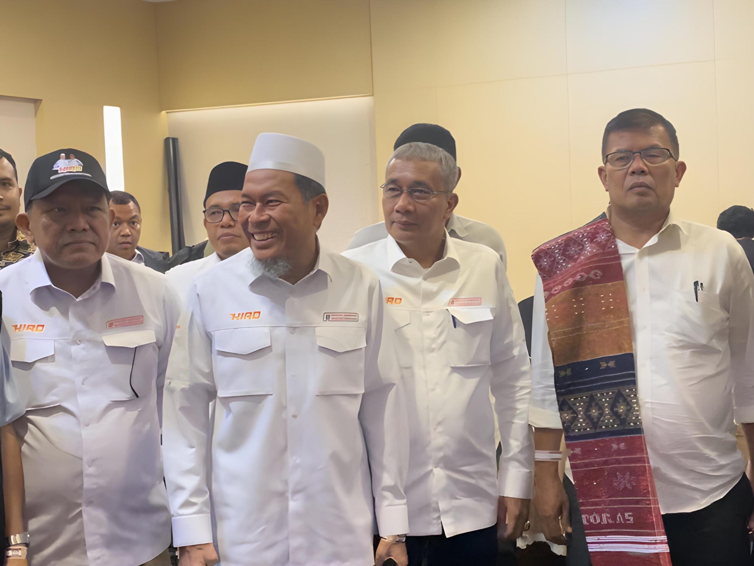Awali Debat, Pasangan HIRO Salam Semua Suku Dan Sampaikan Visi Misi Tanpa Teks