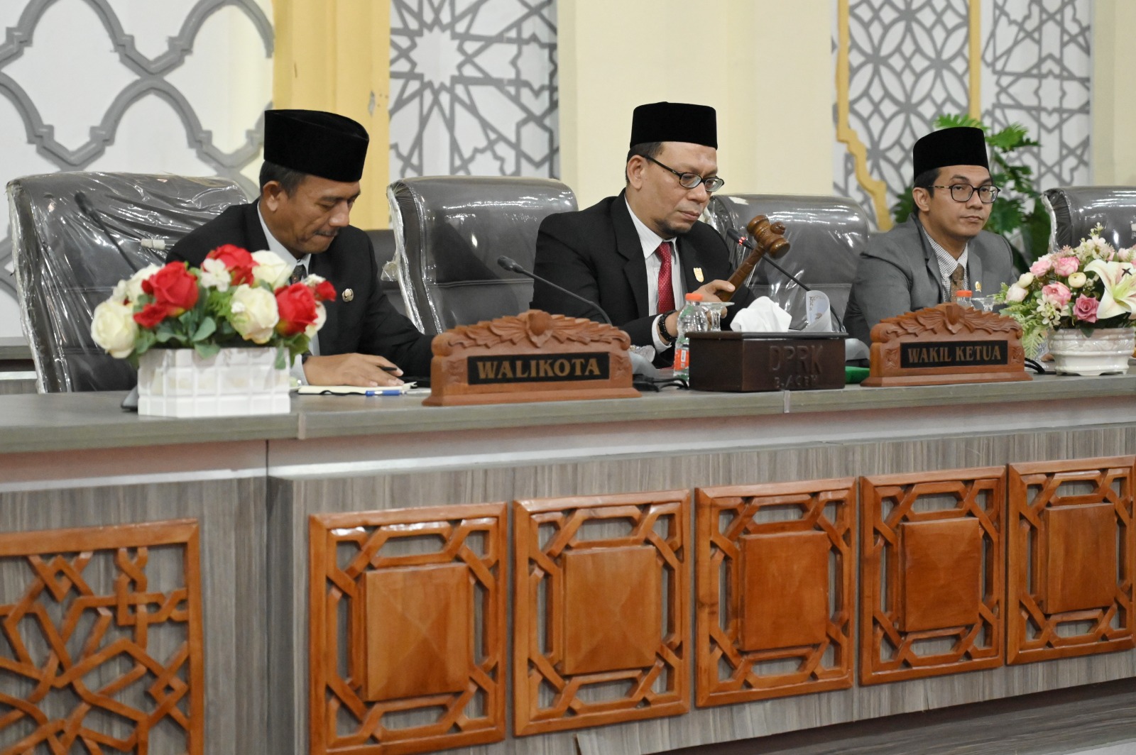 DPRK Gelar Paripurna Penyampaian Pandangan Umum Fraksi Terhadap Raqan APBK Tahun 2025