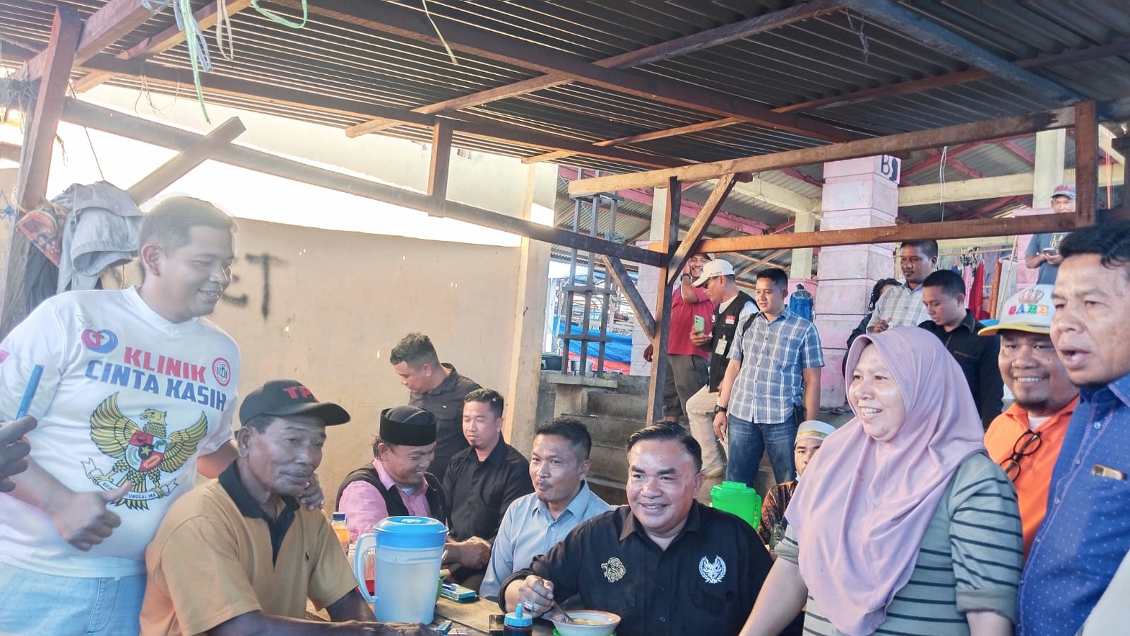 Salim Fakhry Cabup Agara Blusukan Ke Pasar Lawe Desky Disambut Hangat Para Pedagang
