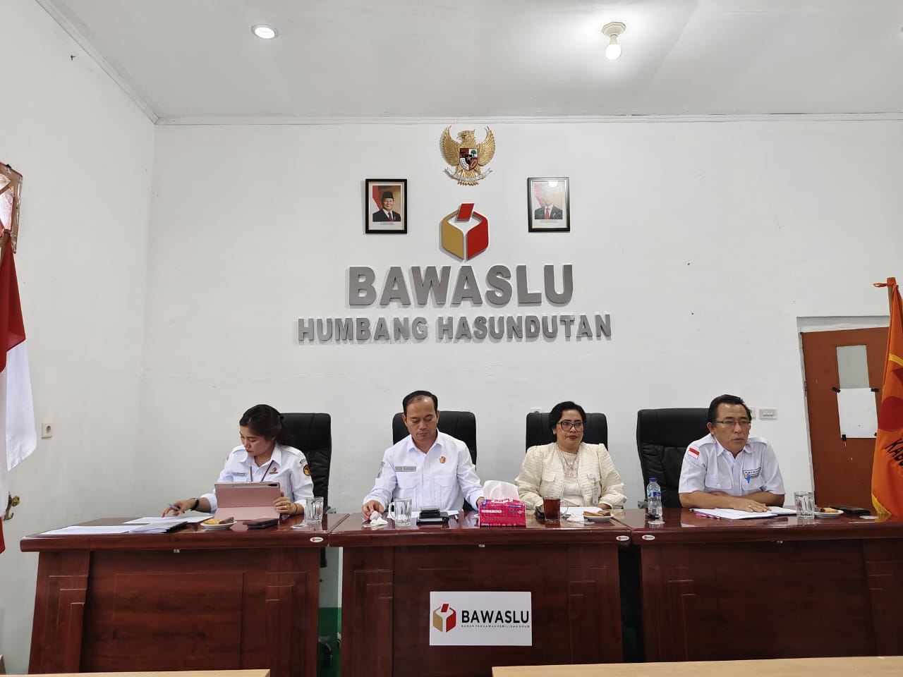Bawaslu Humbahas Imbau Paslon Tertibkan APK Melanggar Aturan