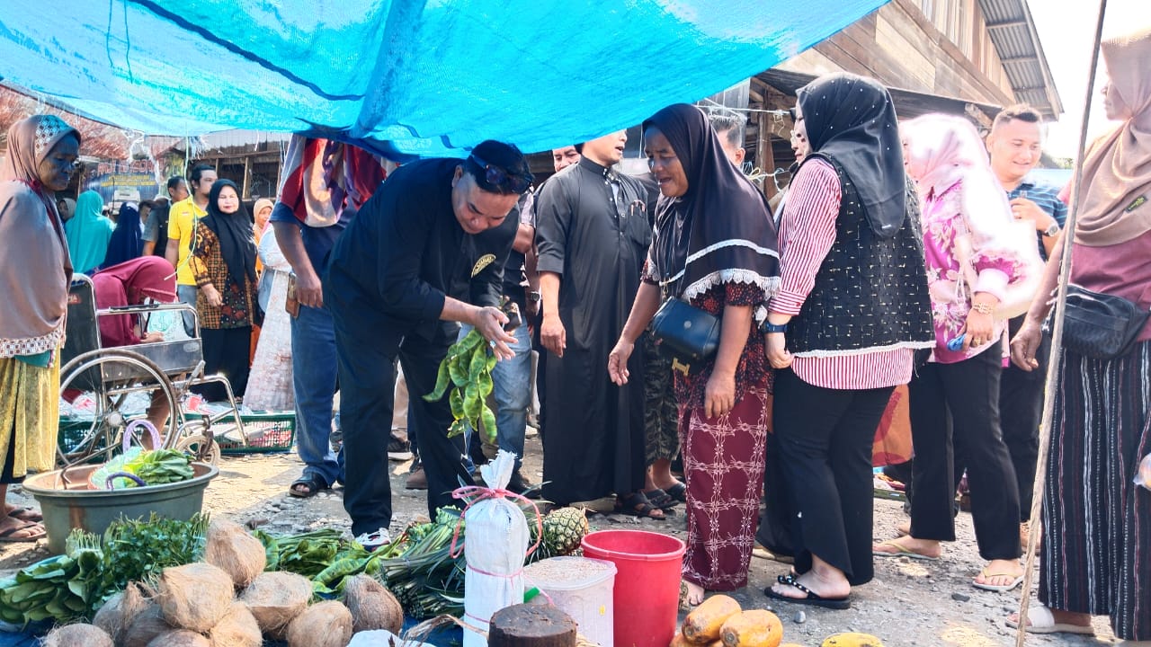 Cabup Agara Salim Fakhry Tak Kenal Lelah Blusukan Ke Pasar Tradisional
