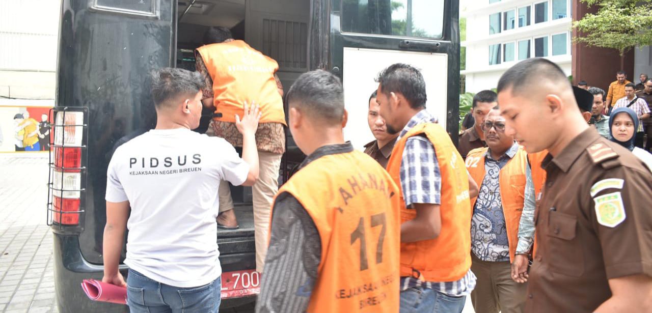 Kejari Bireuen Tahan Lima Tersangka Korupsi Dana Desa