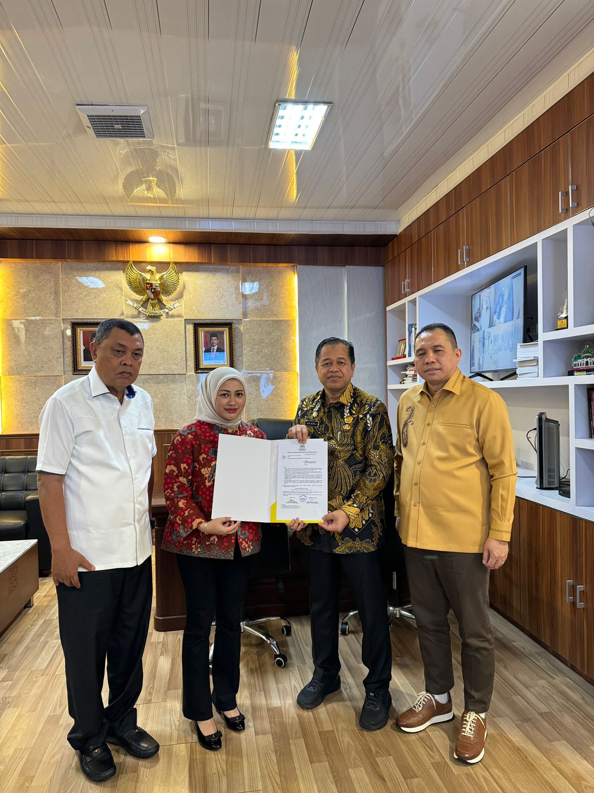 Sekwan Terima Surat Penetapan Pimpinan DPRD Sumut Dari DPP Partai Golkar