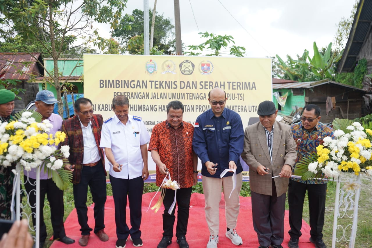 200 Unit PJUTS Diserahkan, Lamhot Sinaga: Siap Terangi Humbahas