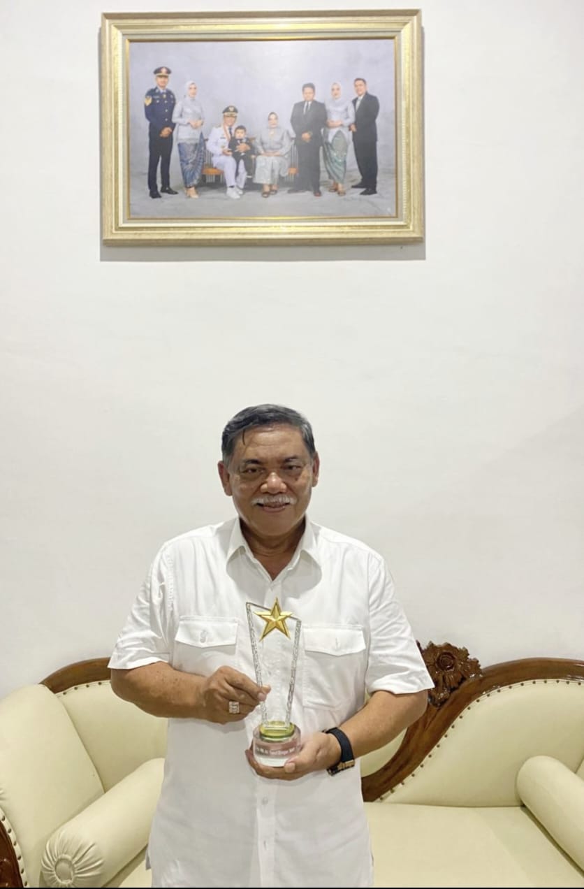 Datuk Sri Utama Pramudya Yusuf Siregar Terima Anugerah Sahabat Pers Award Dari SPS