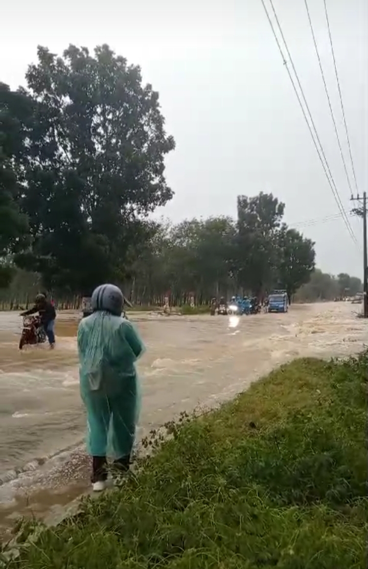 Jalan Lintas P. Siantar-Medan Banjir, Lalu Lintas Macet Total
