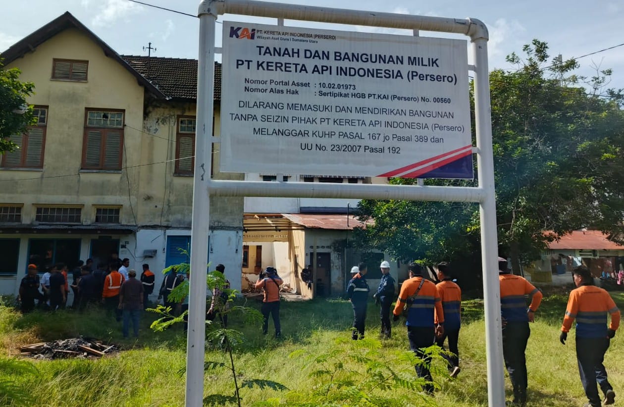 Polres P. Siantar Dampingi Penertiban Aset Rumah PT KAI