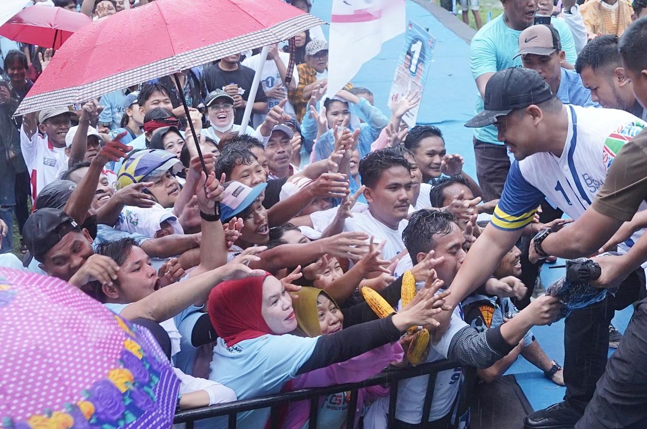 Hujan-hujanan, Bobby Nasution Disambut Antusias Warga Pematangsiantar