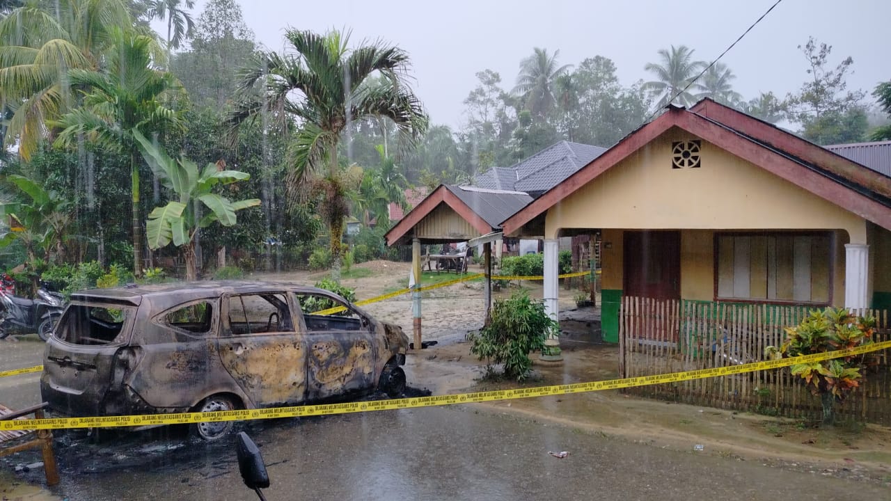 Mobil Timses Cabup/Cawabup Aceh Timur 01 Dibakar OTK