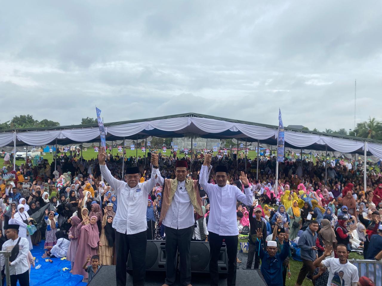 Meski Diguyur Hujan Ribuan Jamaah Tetap Hadir Demi UAS Dan Yusuf-Bayu Di Batang Kuis
