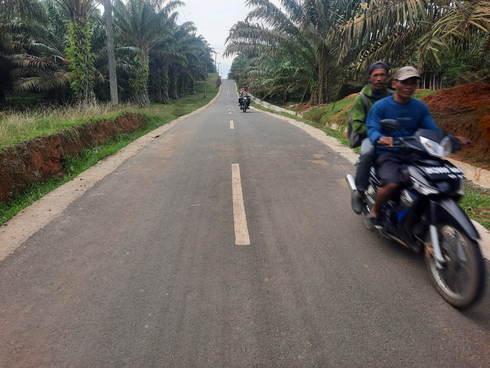 Komitmen Paslon Dambaan, 2,562 KM Jalan Bantan-Bukit Cermin Dihotmix