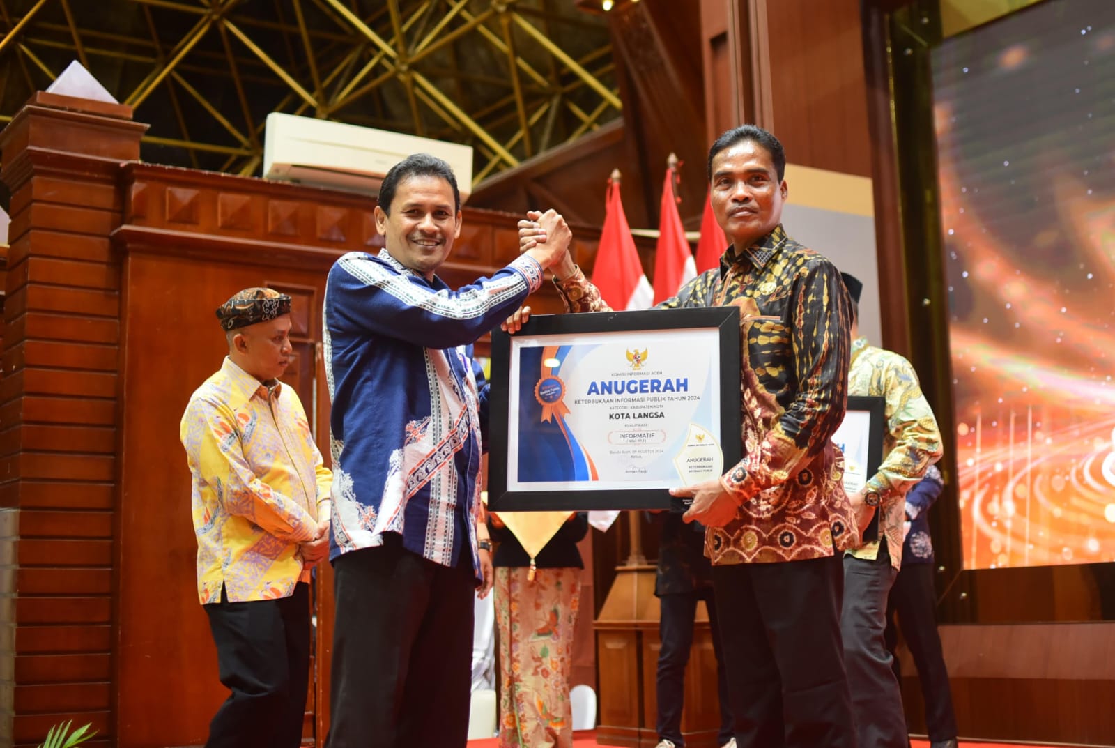Pemko Langsa Terima Penghargaan KIA Kategori Badan Publik Kualifikasi Informatif