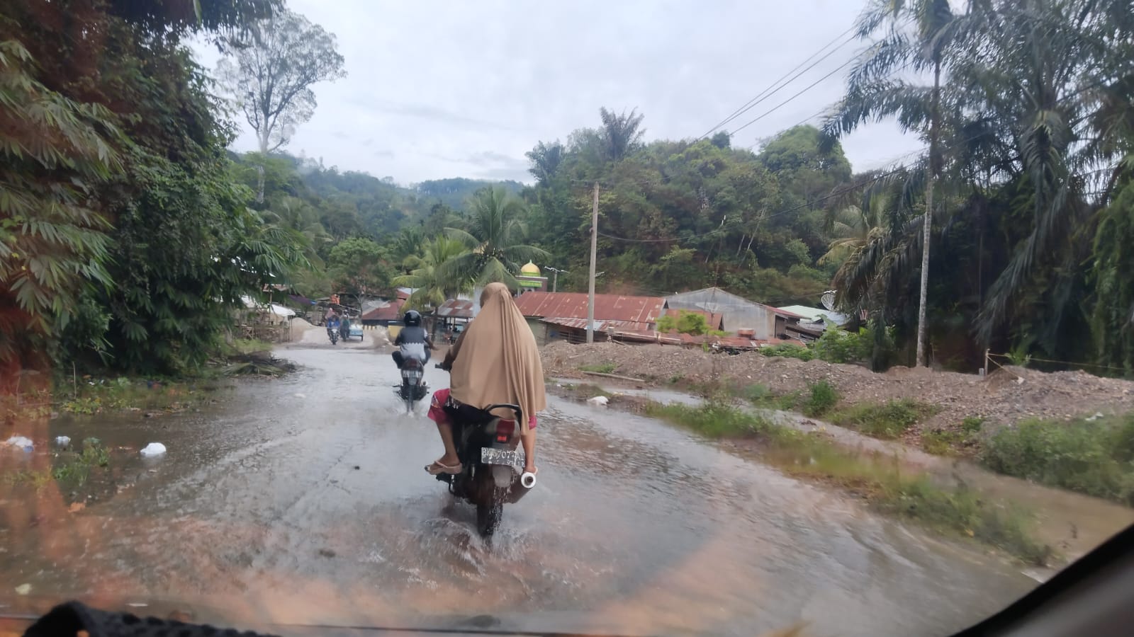 Dinas PUPR Rampungkan Tanggap Darurat Banjir Di Desa Lawe Sarap Agara