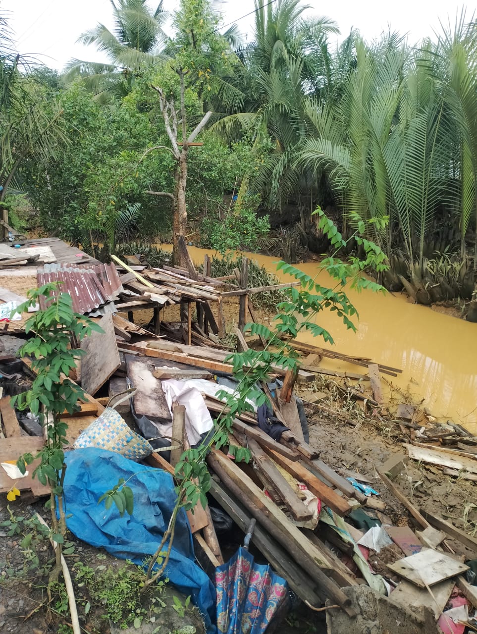 Rumah Keluarga Miskin Itu Ambruk, Dinsos Diminta Tak Menutup Mata