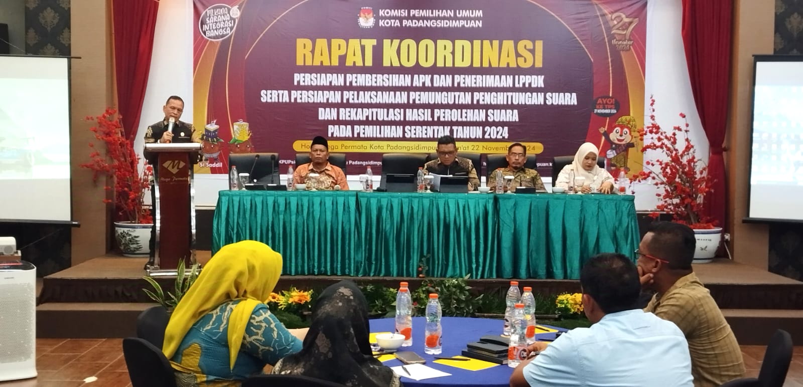 KPU Padangsidimpuan Minta Tim Paslon Tertibkan APK Masing-masing