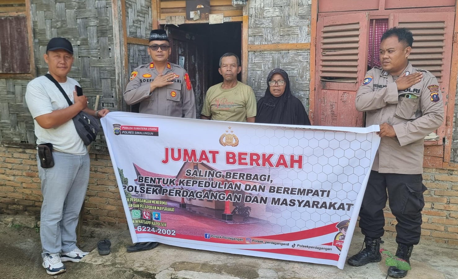 Jumat Berkah, Polsek Perdagangan Beri Sembako Pada Lansia