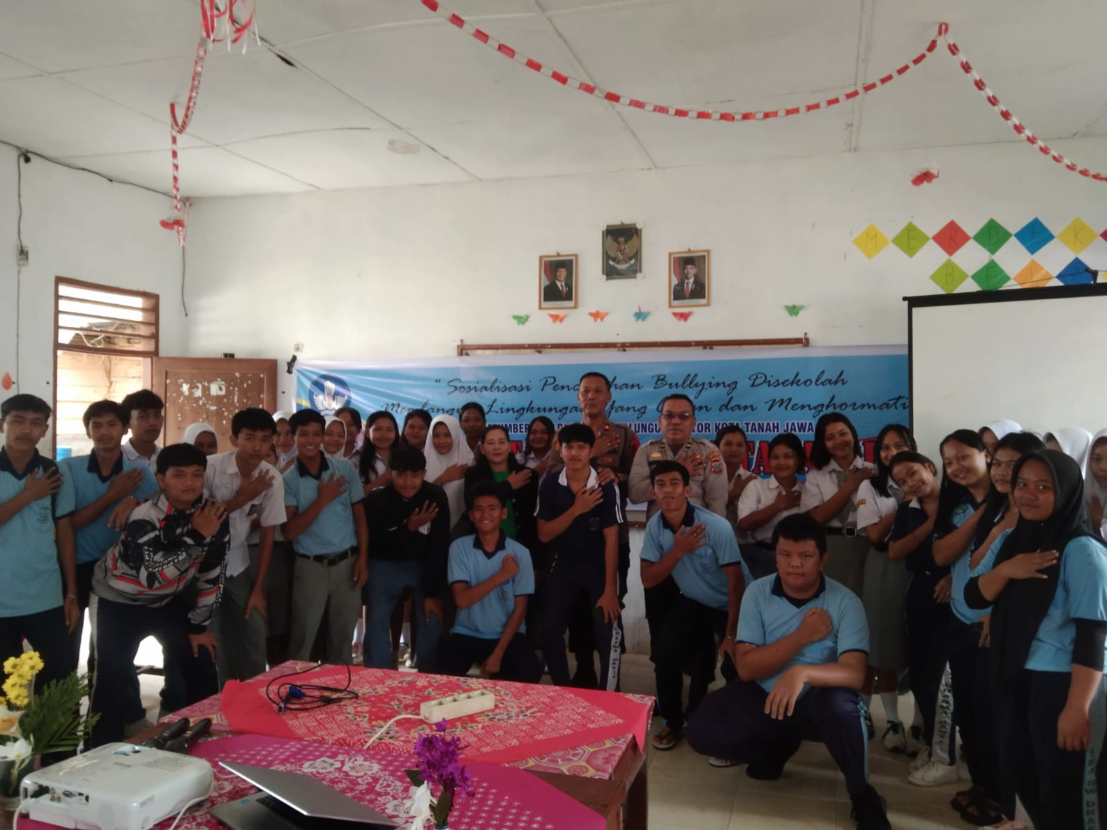 Polsek Tanahjawa Sosialisasi Pencegahan Bullying Dan Anti Radikalisme Di SMK Tunas Jaya