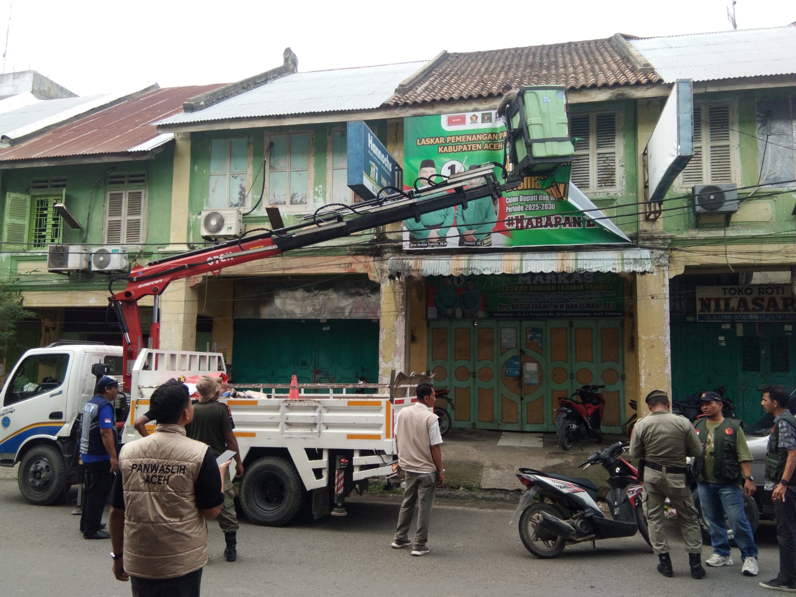 Memasuki Minggu Tenang, Panwaslih Aceh Tamiang Bersihkan APK
