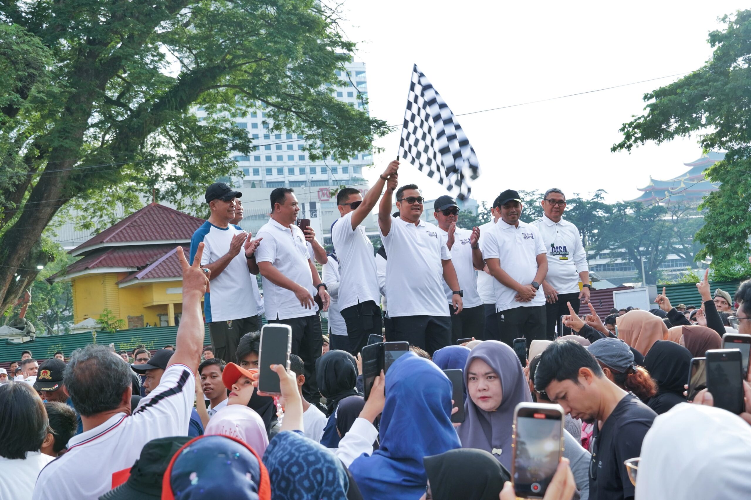Berlangsung Meriah, Puncak Peringatan Hut Ke-53 Korpri Kota Medan Ditandai Dengan Penyerahan Bantuan Kepada Masyarakat Dan ASN