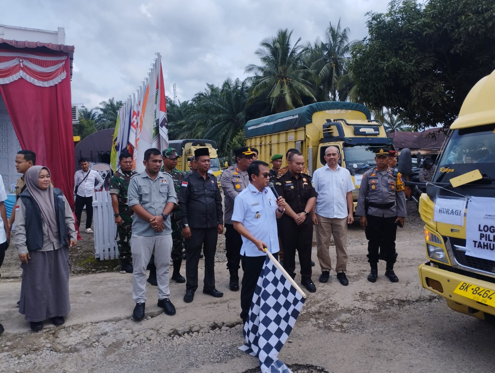 Pj. Bupati Palas Lepas Pendistribusian Logistik Ke Kecamatan Terluar
