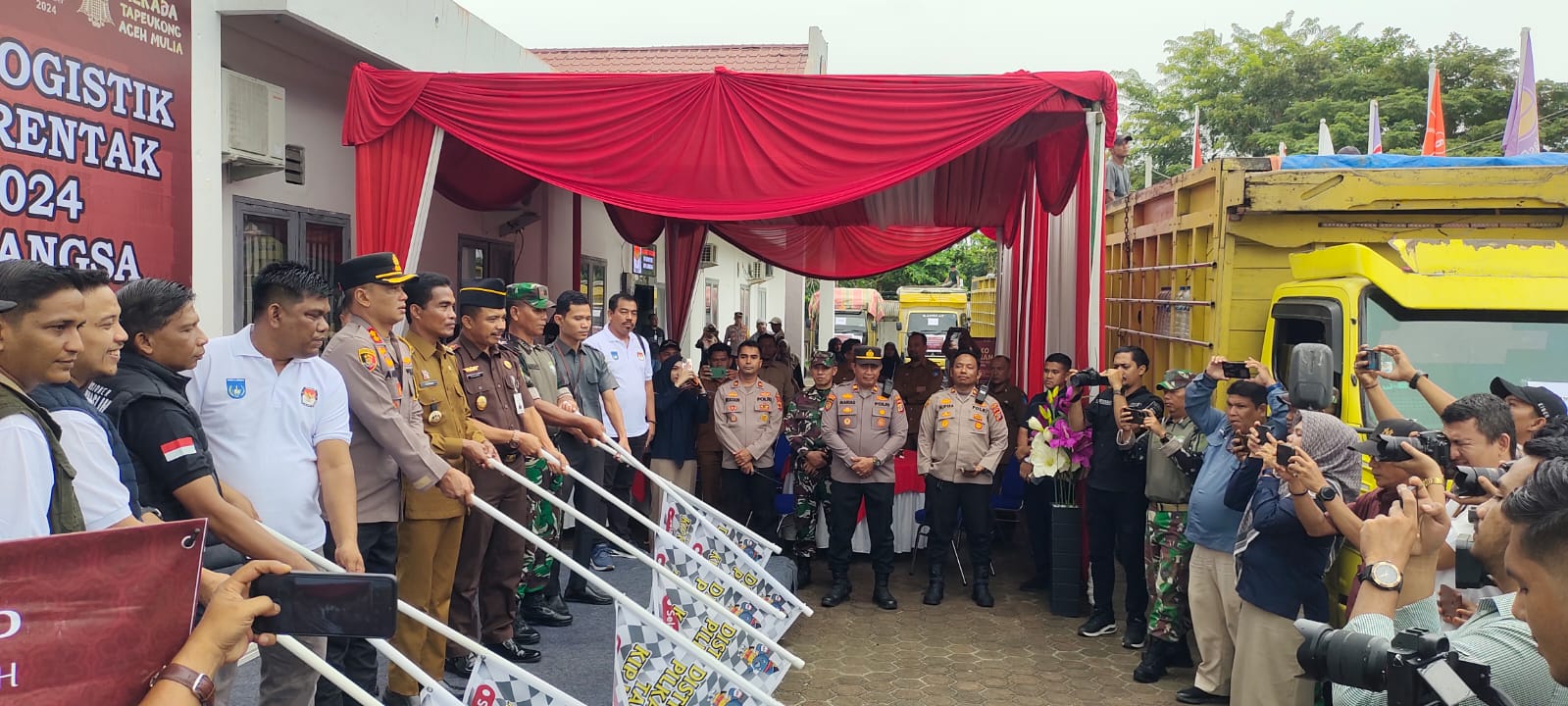 Pj Wali Kota Langsa Lepas Distribusi Logistik Pilkada