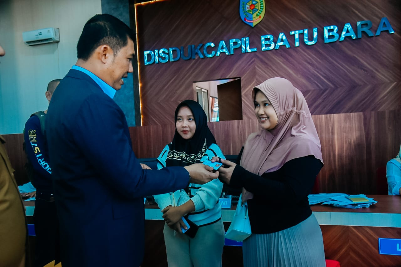 Tingkatkan Partisipasi Pemilih 1500 KTP Elektronik Diserahkan