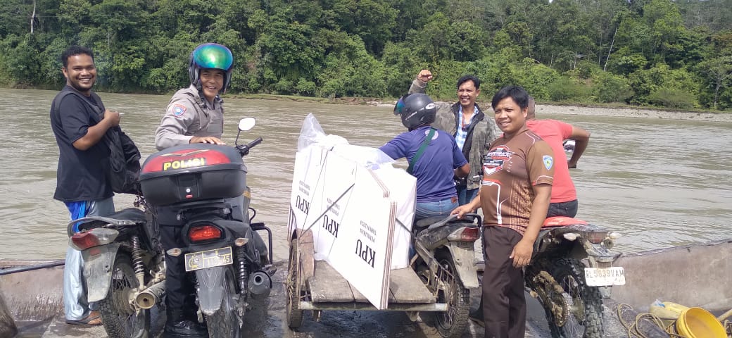 Distribusi Logistik Ke Wilayah Konflik Rawan Gajah Desa Tuwi Meuleusong