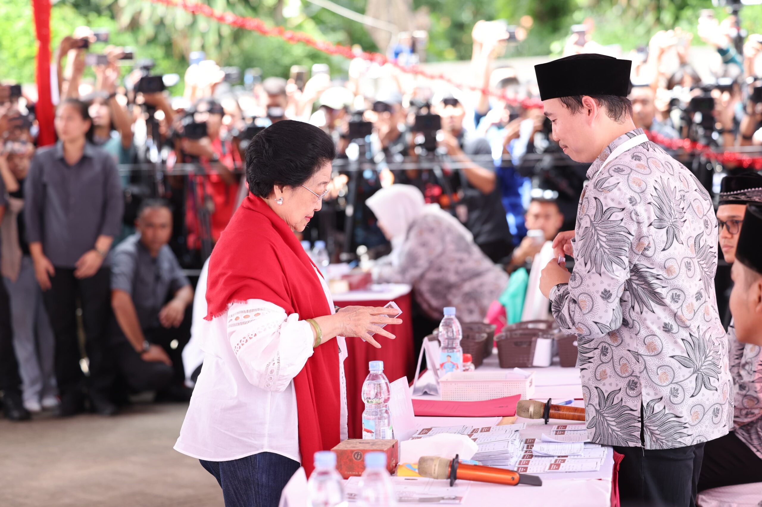 Megawati Nyoblos Di TPS 024 Kebagusan, Jakarta