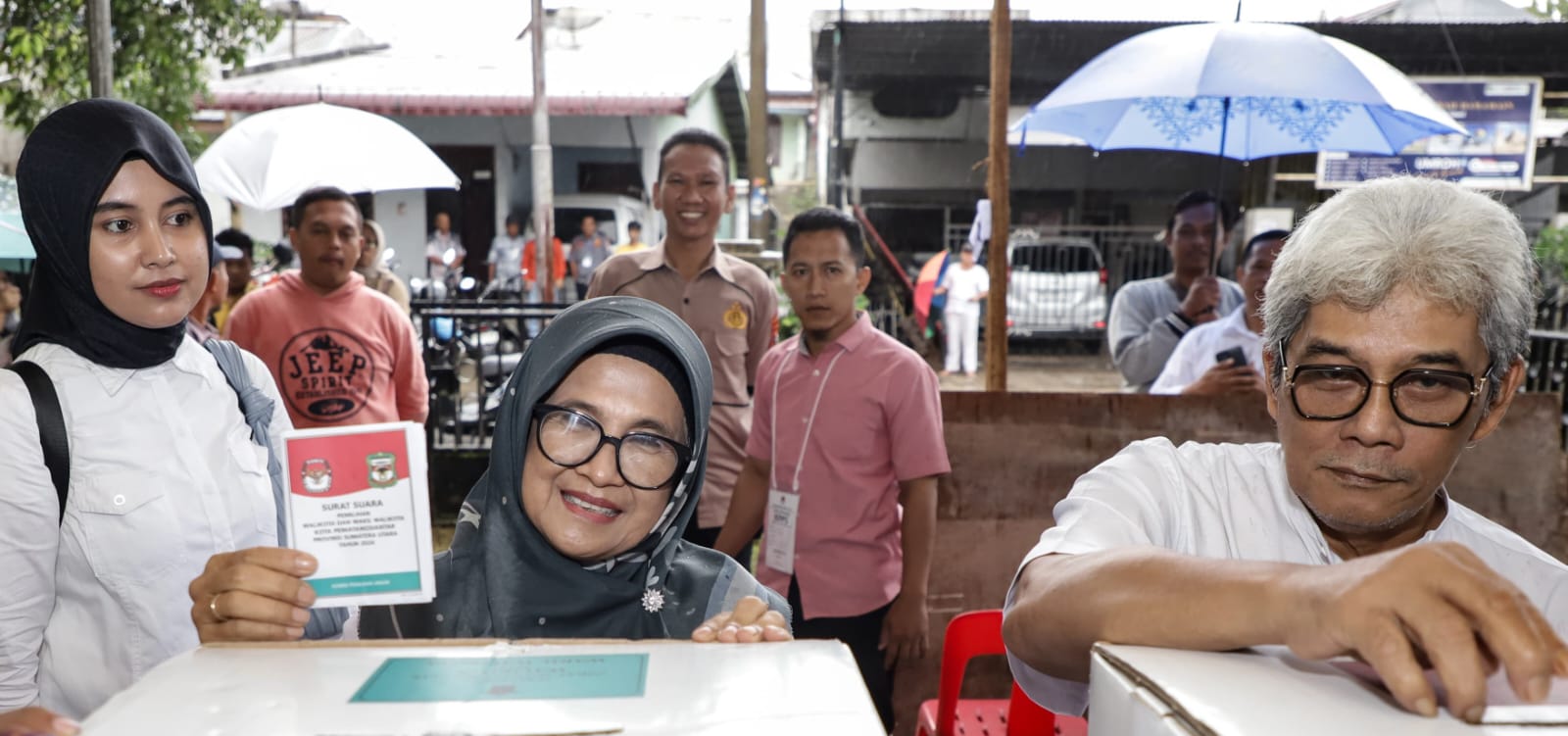 Wali Kota P.Siantar Gunakan Hak Suara Di TPS 04