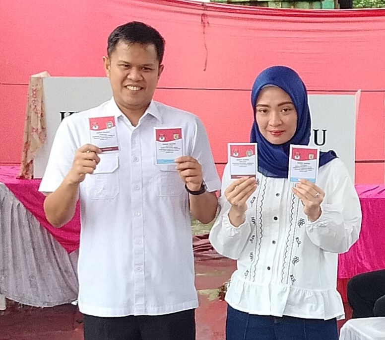 Adlin Tambunan Nyoblos di TPS 22 Desa Firdaus