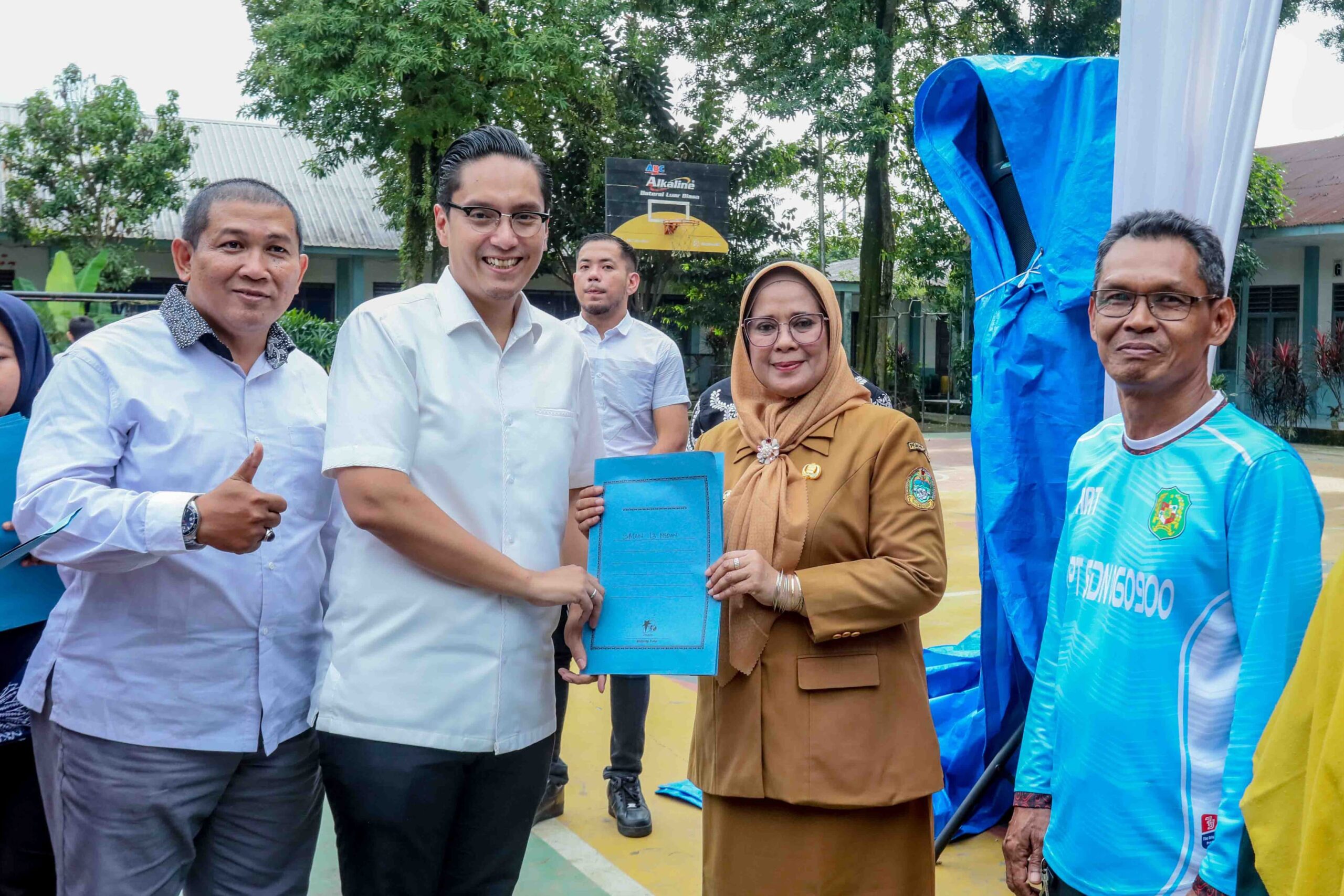 Wali Kota Medan Terpilih Rico Waas Salurkan Beasiswa PIP Aspirasi Prananda Di SMAN 13