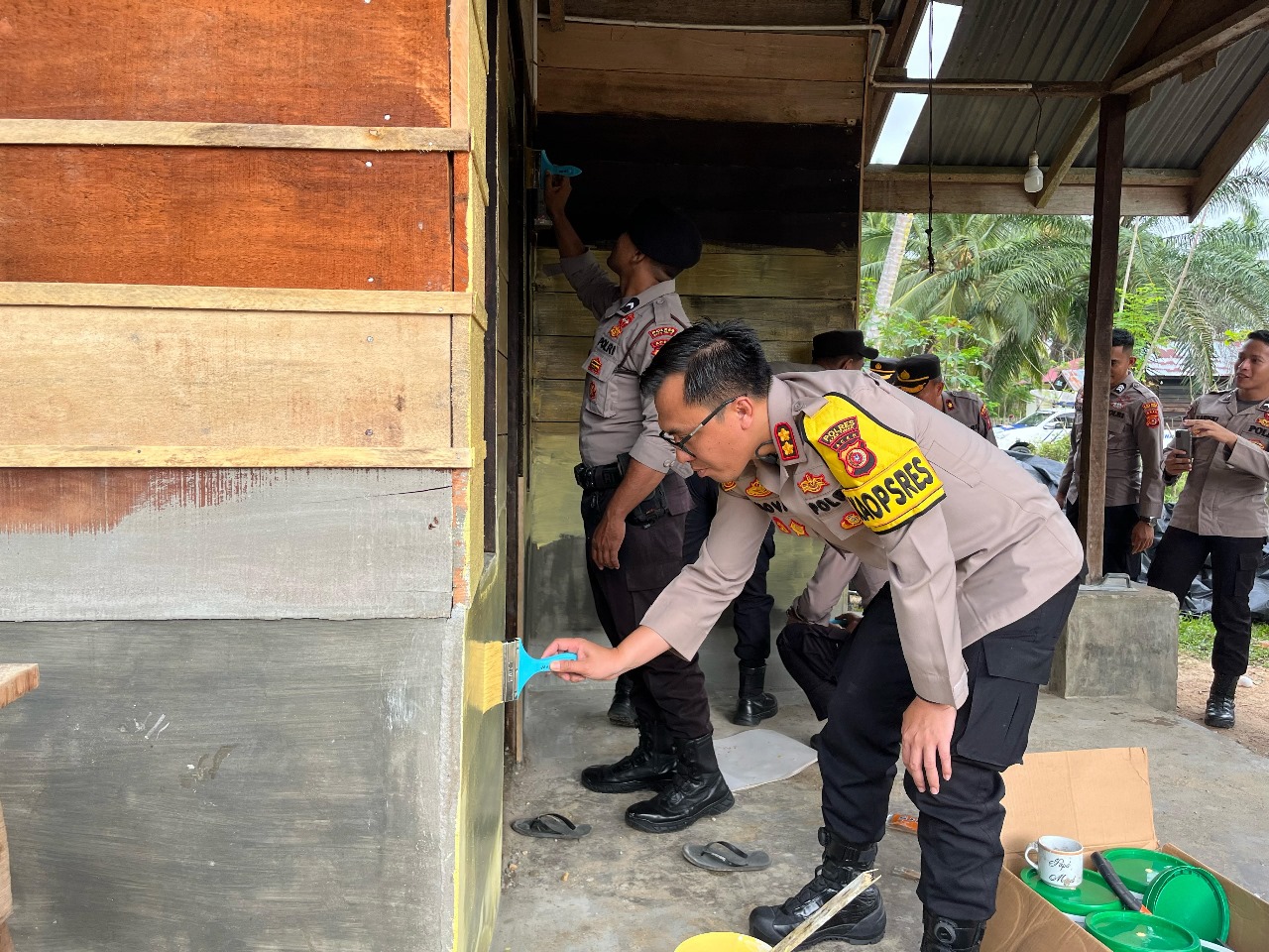 Ramadhan Peduli, Polisi Bedah Rumah Warga Miskin Di Aceh Timur