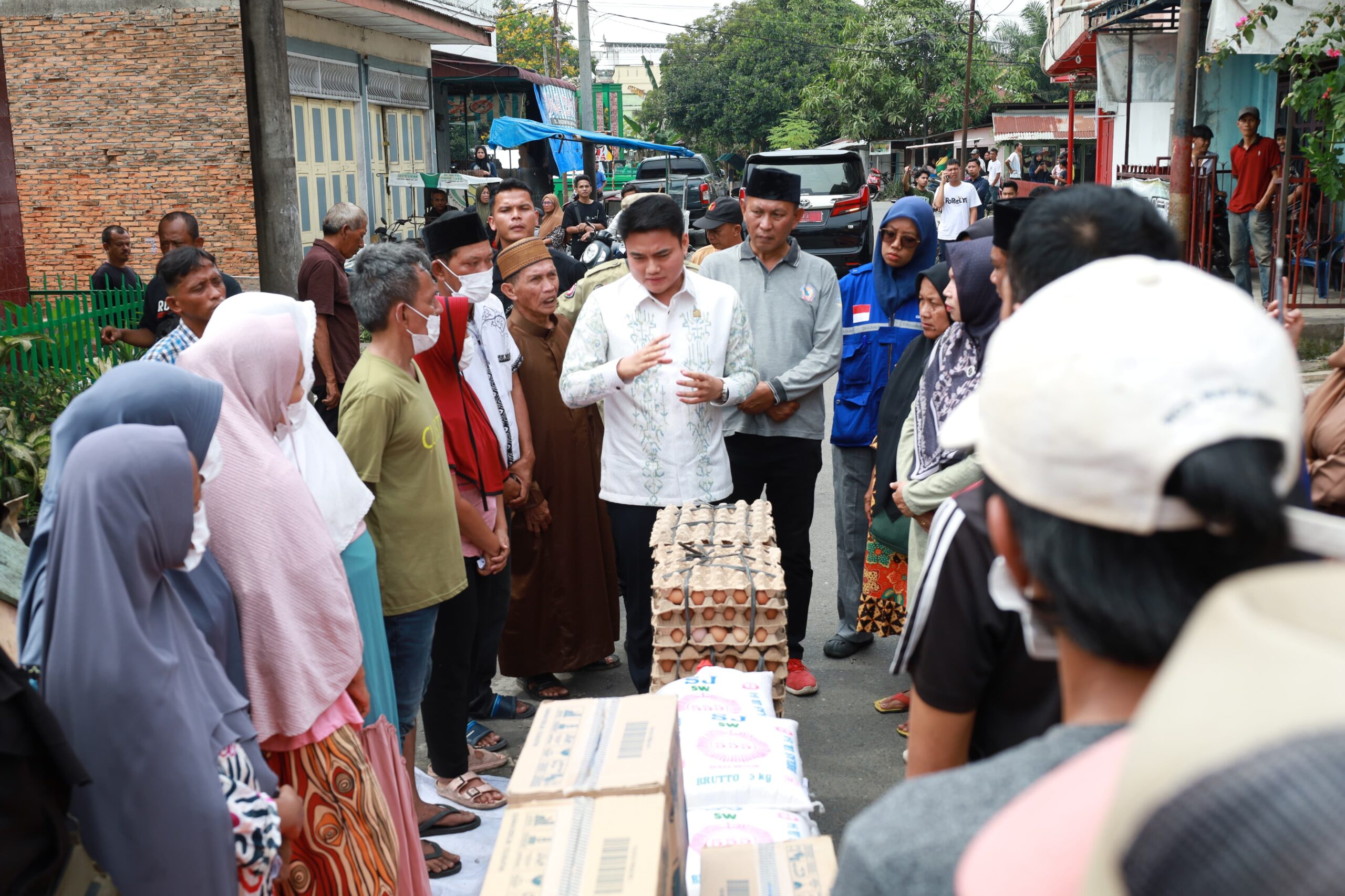 Ricky Anthony Bantu 19 Unit Rumah Terbakar Di Brandan, Langkat