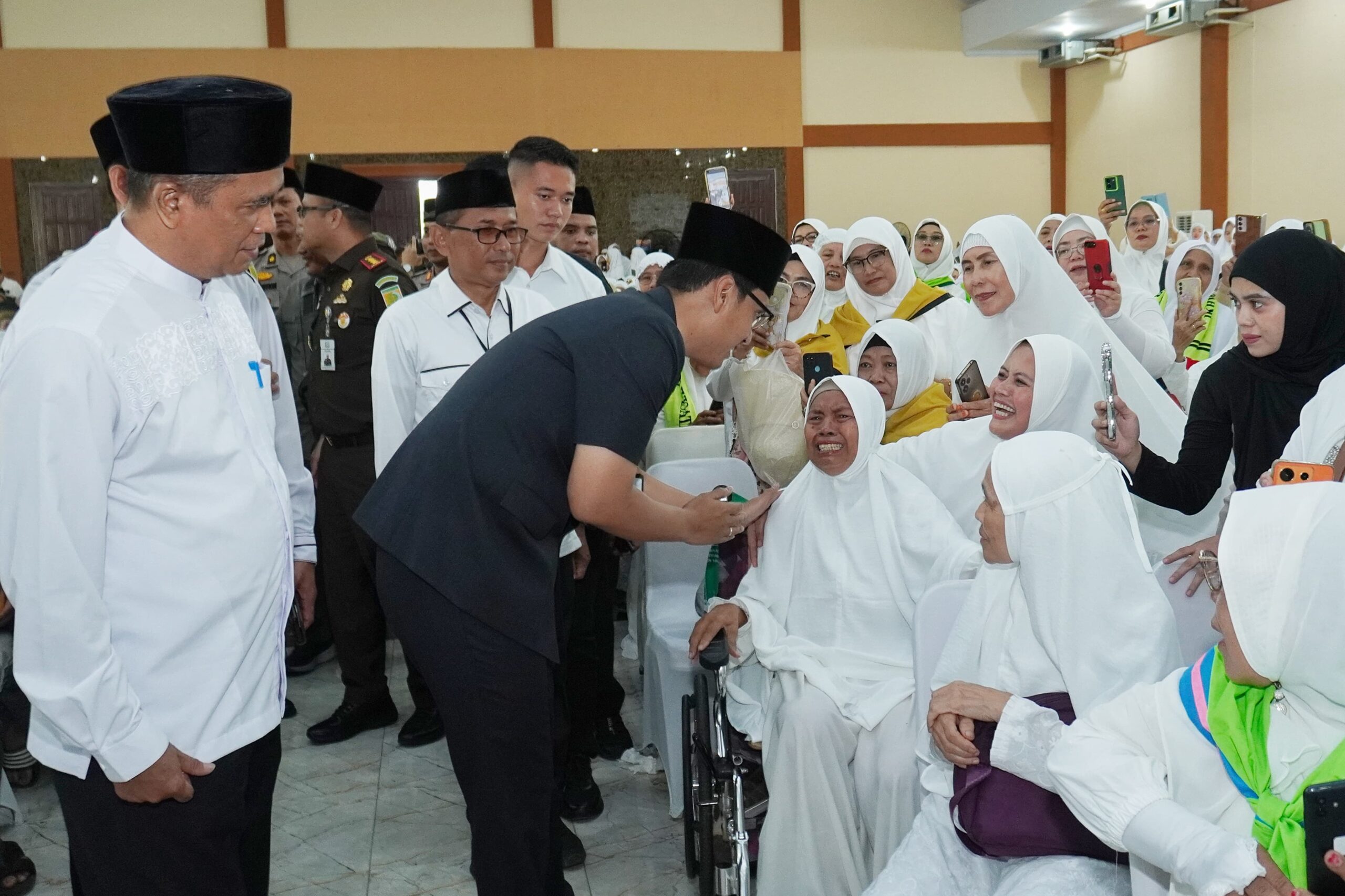 Tepung Tawari 2.635 Calon Jamaah Haji, Rico Waas Titipkan Pesan Jaga Kesehatan Dan Doakan Kota Medan