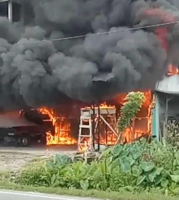 Kebakaran Ruko Papan Bunga Hanguskan Mobil Dan Sepeda Motor