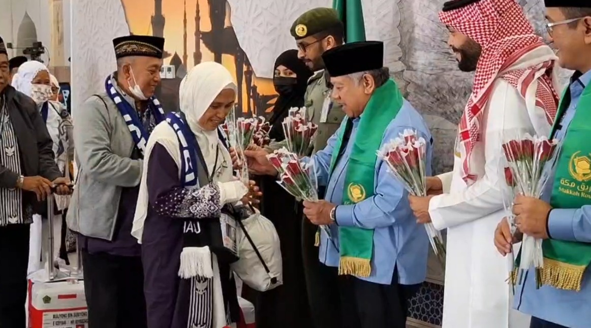 Senyum Haru Warnai Ketibaan Kloter Pertama Jemaah Haji Indonesia Di Madinah