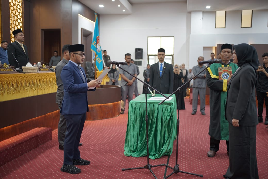 PAW Anggota DPRK Wabup Lantik Dan Ambil Sumpah Rauzatul Jannah